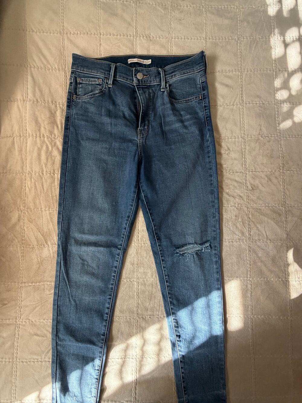 Levi’s 720 High Rise Super Skinny Jeans Size 29 Distressed Raw Hem